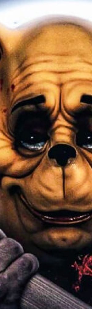 Η ταινία τρόμου Winnie the Pooh: Blood and Honey έγινε viral πριν μερικές μέρες στο ίντερνετ, και είχαμε δει τον αγαπημένο μας αρκούδο Winnie να συμμετέχει σε ταινία τρόμου. Πλέον έχουμε νεότερα για ταινία με αποκάλυψη της νέας αφίσας από το Dread Central.